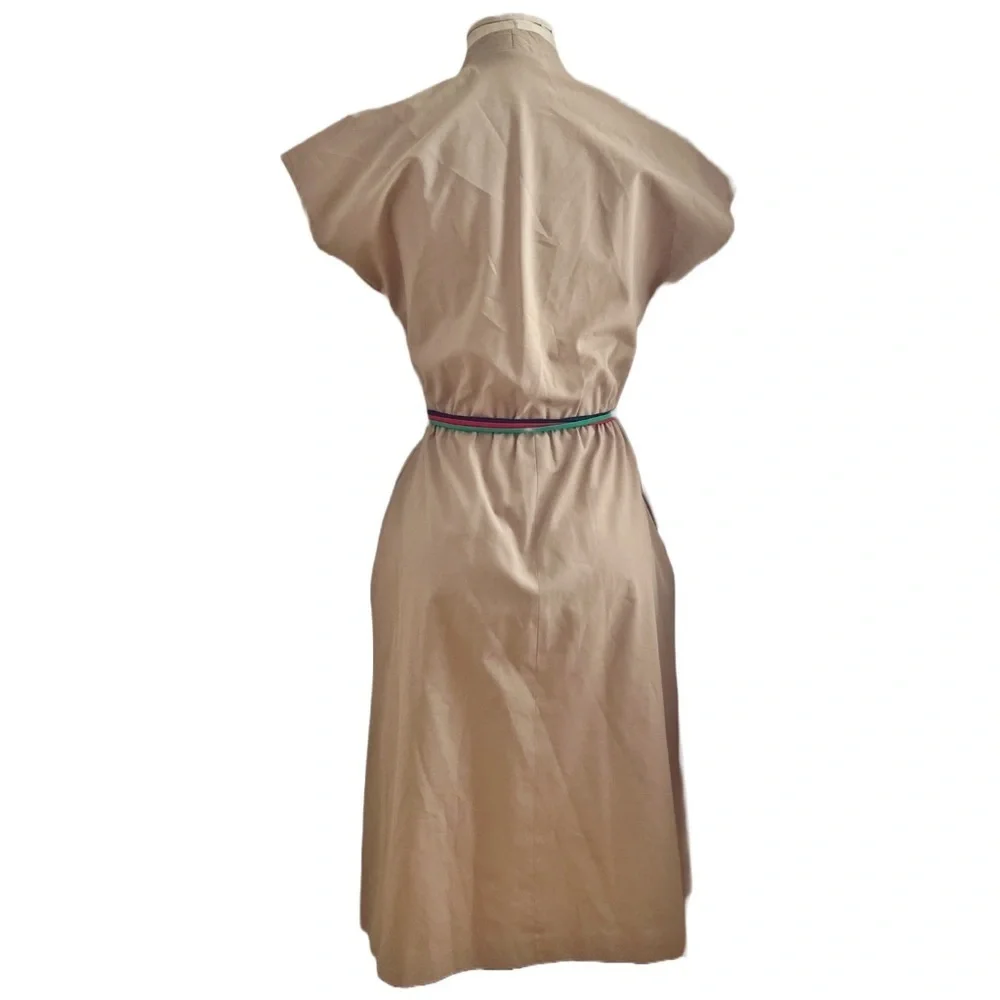 🚫SOLD🚫 Vintage 1970s Khaki Utility Midi Dress with rainbow belt and pockets - Picture 2 of 10